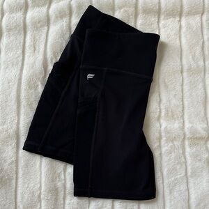 Fabletics Trinity Mid-Rise Pocket Short 5”